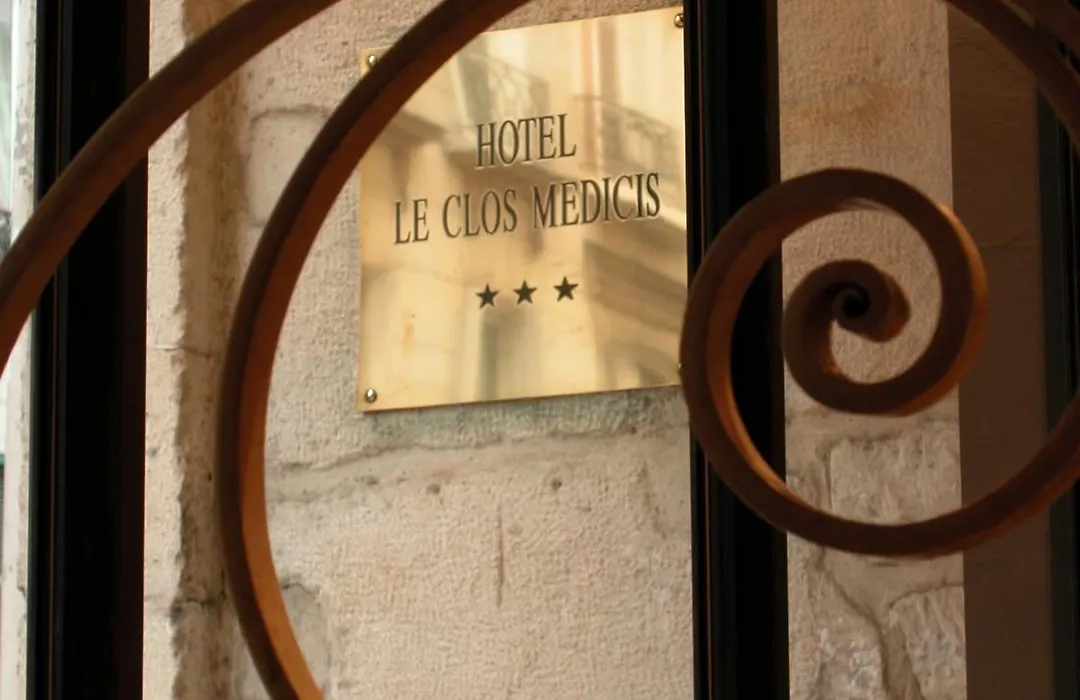 Le Clos Medicis-1